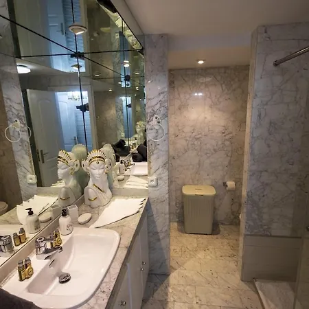 Beachfront Luxury Felicidad Apartment *
