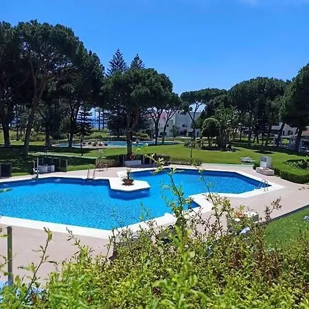 Beachfront Luxury Felicidad Apartment Marbella