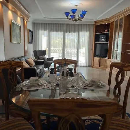 Beachfront Luxury Felicidad Apartment Marbella